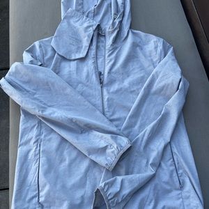 Pocketable very light weight parka brand new never work.